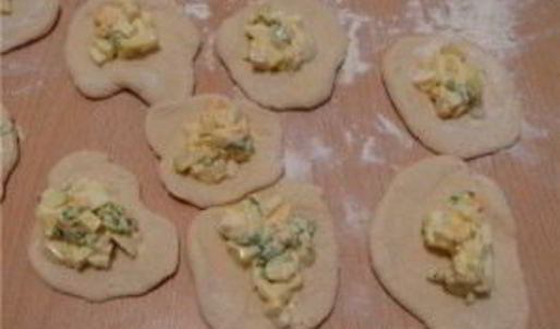 пирожки с яйцом