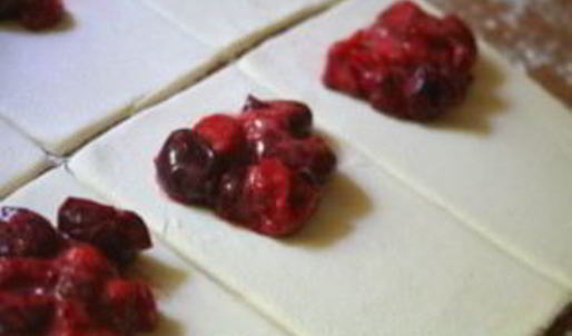 пирожки с замороженными ягодами