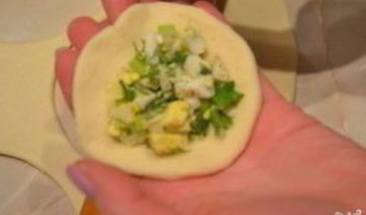 пирожки с зеленым луком и яйцом