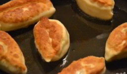 пирожки с зеленым луком и яйцом