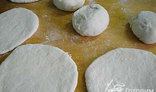 пирожки жареные с куриным мясом и картофелем