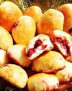 Сдобные пирожки с вишней