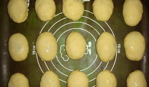 сдобные пирожки с вишней