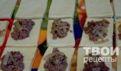 слоеные пирожки с мясом