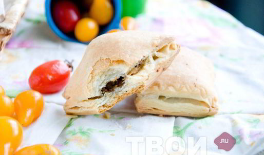 слоеные пирожки с мясом