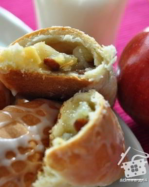 Творожные пирожки с яблоками и изюмом