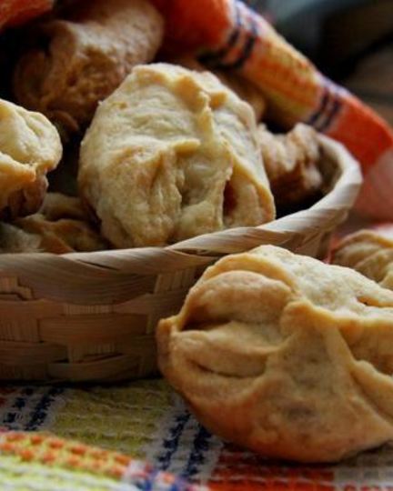 Рецепт закусочные пирожки с колбасой и сыром