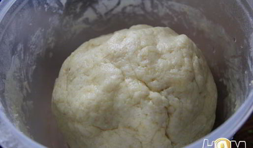 закусочные пирожки с колбасой и сыром