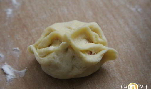 закусочные пирожки с колбасой и сыром