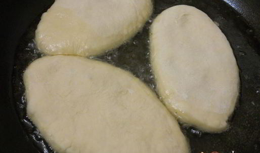 жареные пирожки из заварного дрожжевого теста