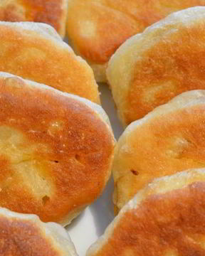 Жареные пирожки с капустой на кислом молоке