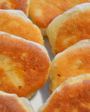 Жареные пирожки с капустой на кислом молоке