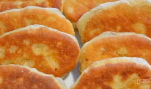 жареные пирожки с капустой на кислом молоке