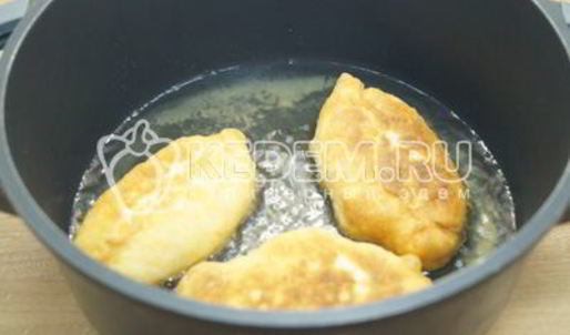 жареные пирожки с клюквой