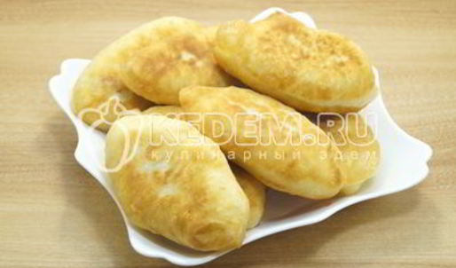 жареные пирожки с клюквой