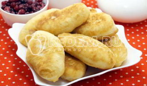 жареные пирожки с клюквой