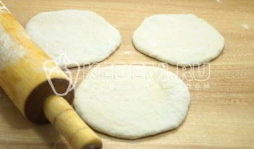 жареные пирожки с клюквой