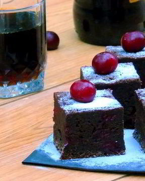Брауни с вишней на темном пиве
