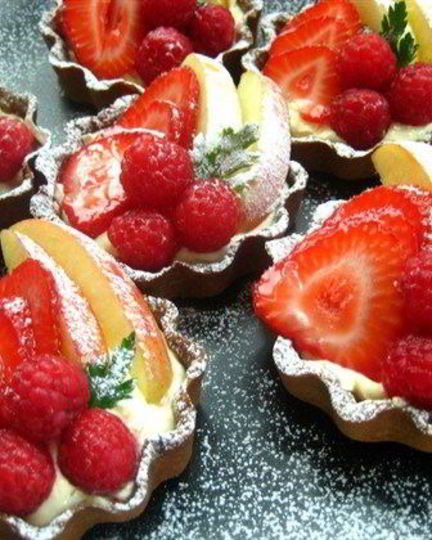 Рецепт фруктовых пирожных с сыром маскарпоне и белым шоколадом