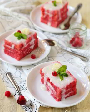 Клюквенное пирожное