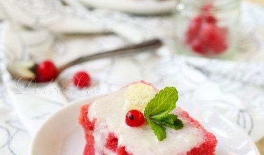 клюквенное пирожное