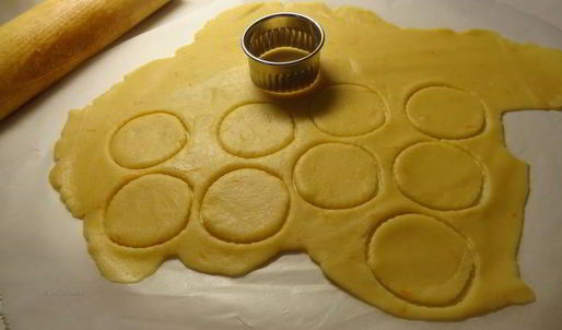 клюквенные пирожные с меренгой