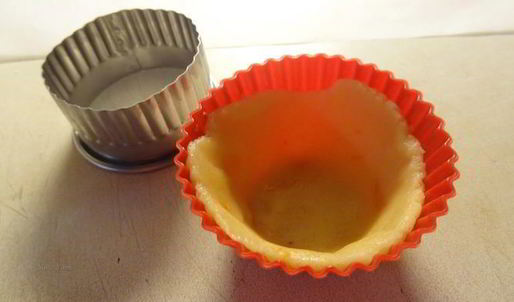 клюквенные пирожные с меренгой