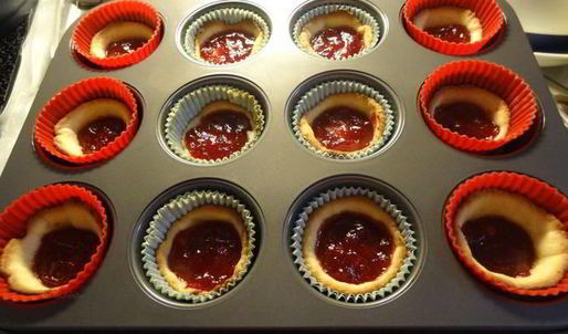 клюквенные пирожные с меренгой