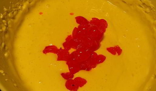 мраморный брауни с прослойкой из сливочного сыра и коктейльной вишни