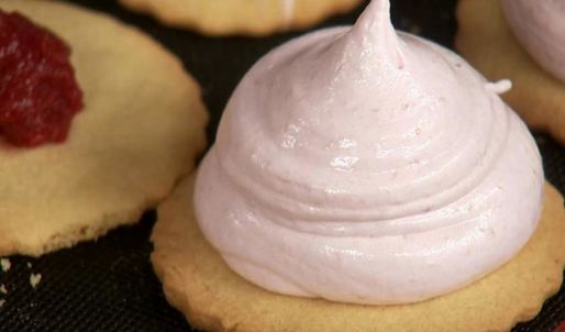 пирожное малиновые облака