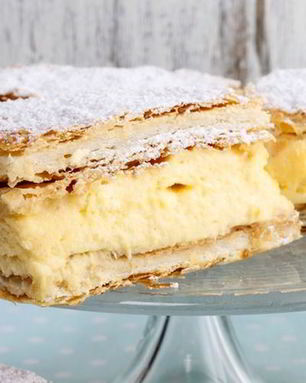 Пирожные из слоеного теста с заварным кремом