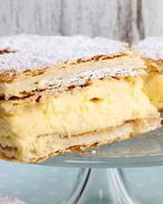 Пирожные из слоеного теста с заварным кремом