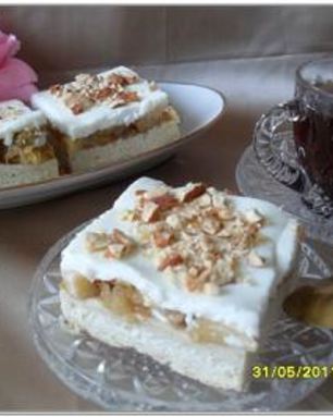 Пирожные с ревенем и яблоками