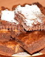 Шоколадные брауни с арахисовыми завитками