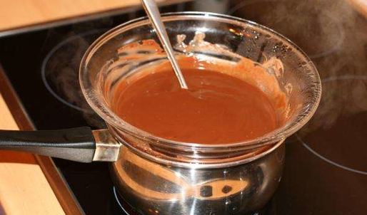 шоколадные брауни с арахисовыми завитками