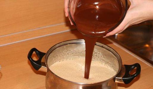 шоколадные брауни с арахисовыми завитками