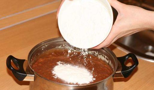 шоколадные брауни с арахисовыми завитками