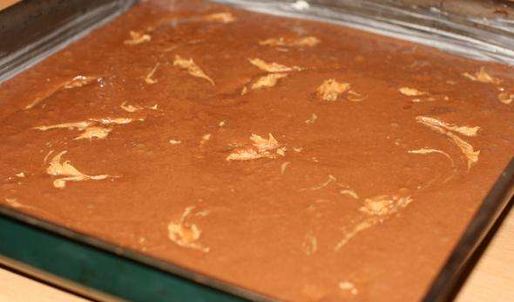 шоколадные брауни с арахисовыми завитками