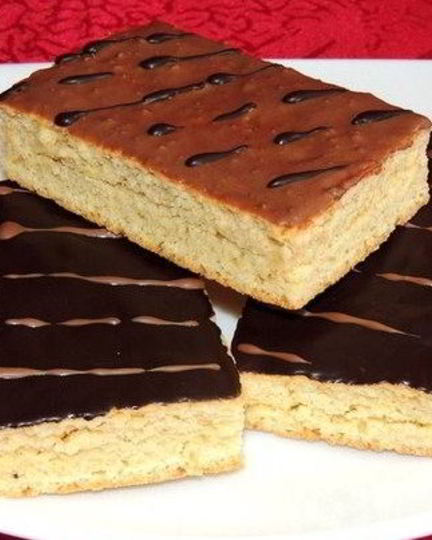 Рецепт шоколадных пирожных с джемом