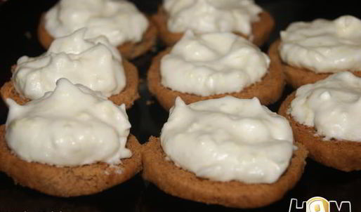 шоколадные пирожные с кремом