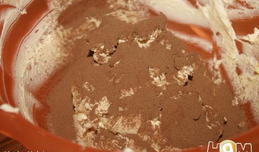 шоколадные пирожные с кремом