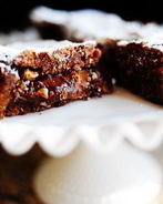 Шоколадные пирожные с орехами