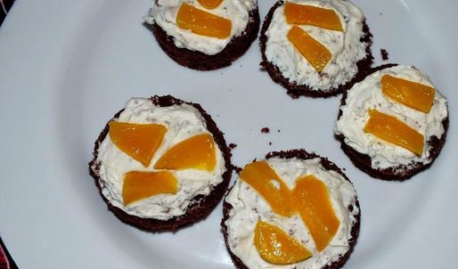 шоколадные пирожные со сливочно-ванильным кремом