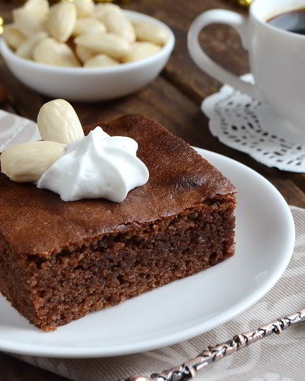Рецепт шоколадных пирожных со вкусом миндаля