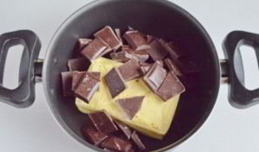 шоколадные пирожные со вкусом миндаля