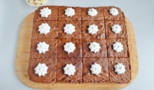 шоколадные пирожные со вкусом миндаля