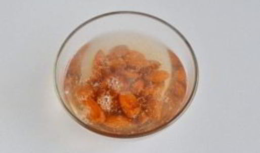 шоколадные пирожные со вкусом миндаля