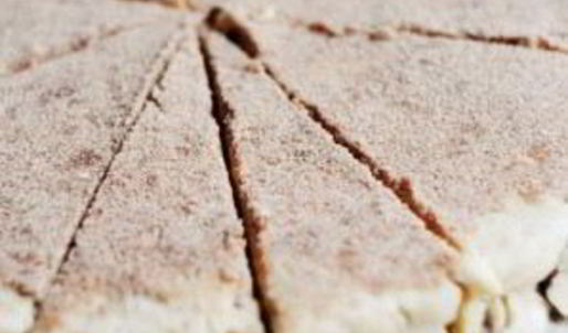 сладкое пирожное с корицей