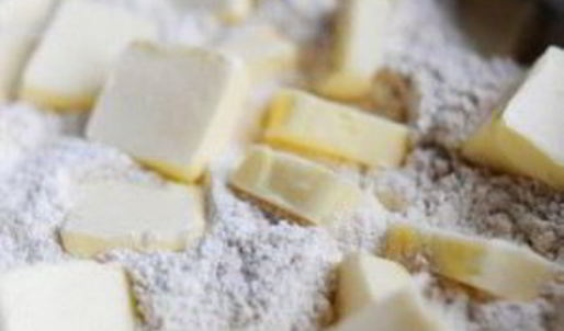 сладкое пирожное с корицей