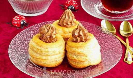 слоеные пирожные башенки с шоколадным кремом